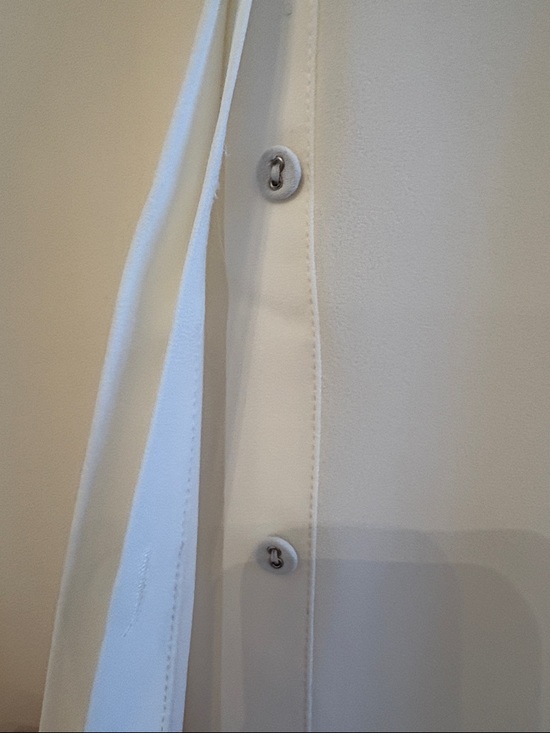 NWT White House Black Market Long Sleeve V Neck Shirt Cream M - Picture 7 of 8